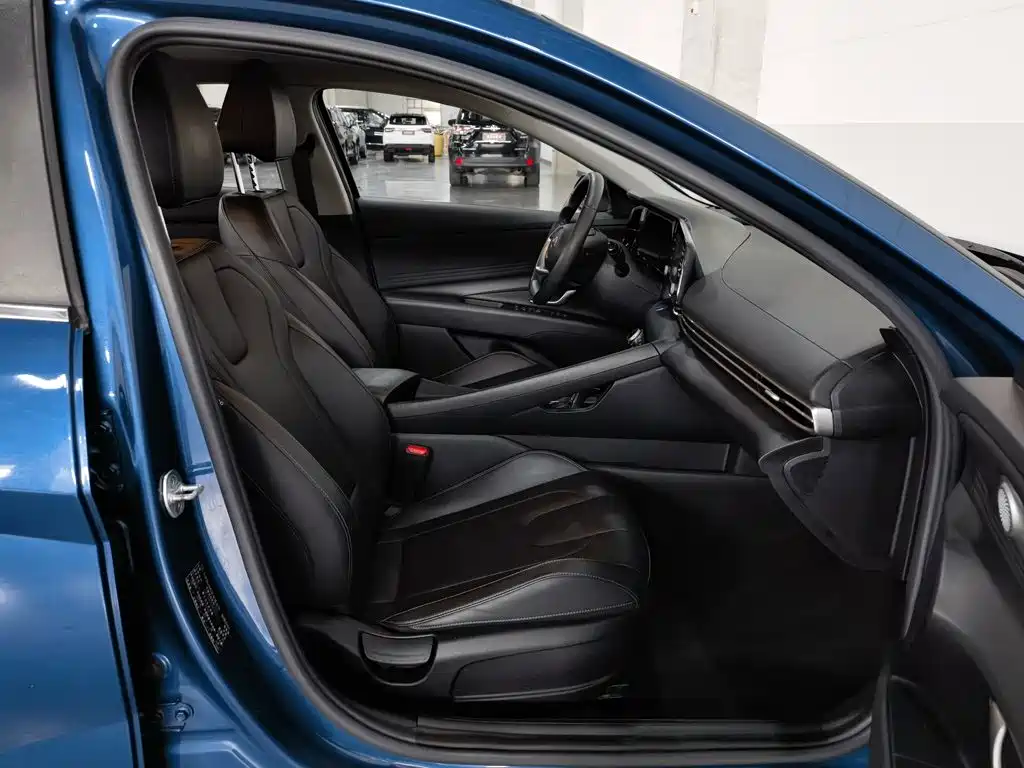 Фото 23 - Hyundai Elantra