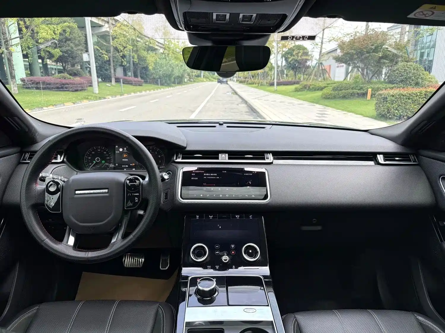 صورة 10 - Land Rover Range Rover Velar