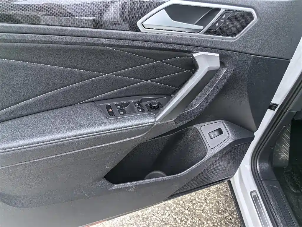 Volkswagen Tiguan L 2024 300TSI Auto 2WD Smart Edition фото 9