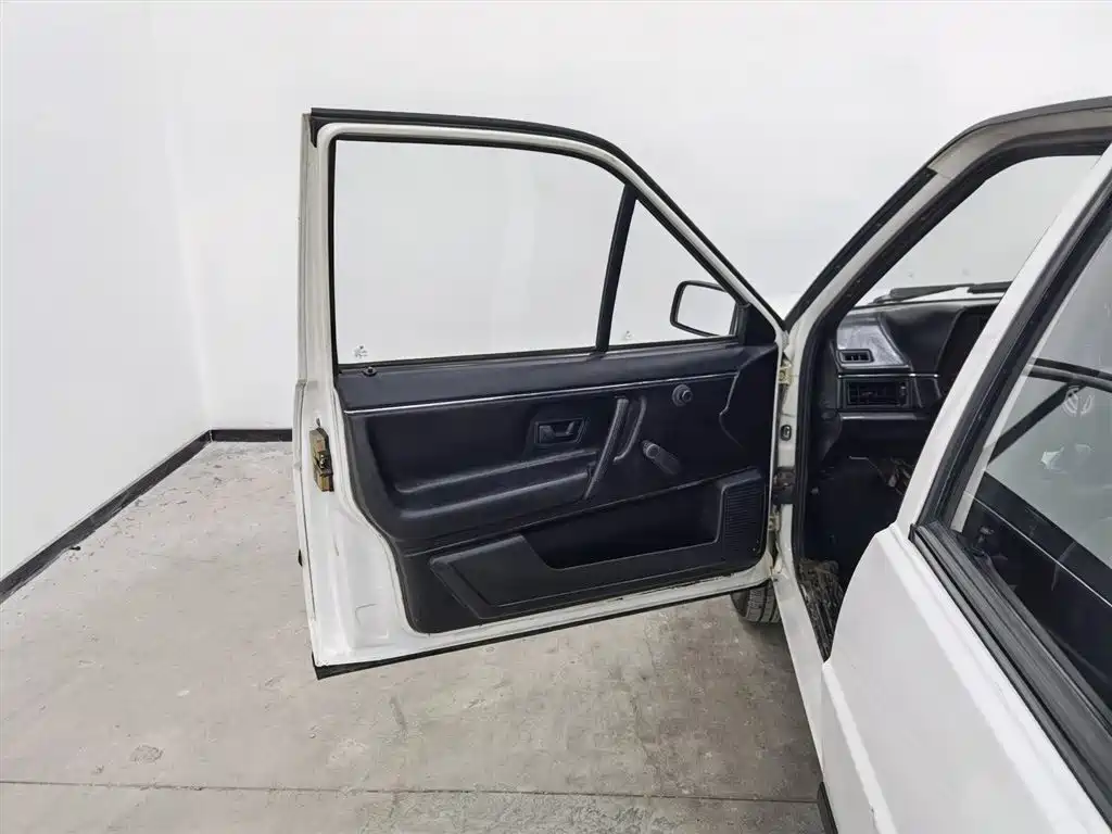 Volkswagen Santana Classic 2007 Model 1.8L Scenic Edition фото 8