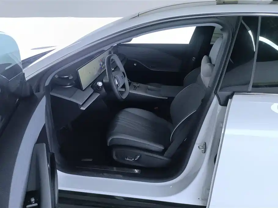 Geely Galaxy Galaxy E8 2024 Model 550km RWD Soaring Dragon Edition фото 9