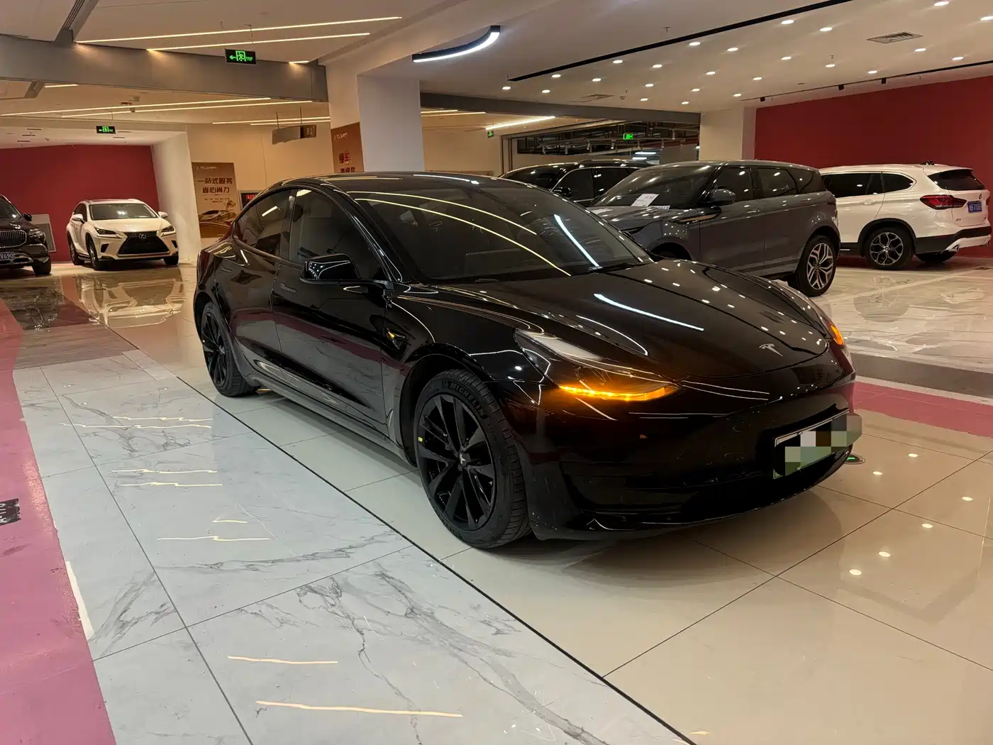 TESLA MODEL 3