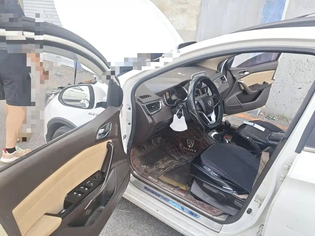 Baojun 310W 2018 2017 1.5L Manual Fashion China VI