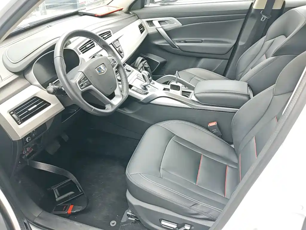 Фото 15 - Geely Atlas