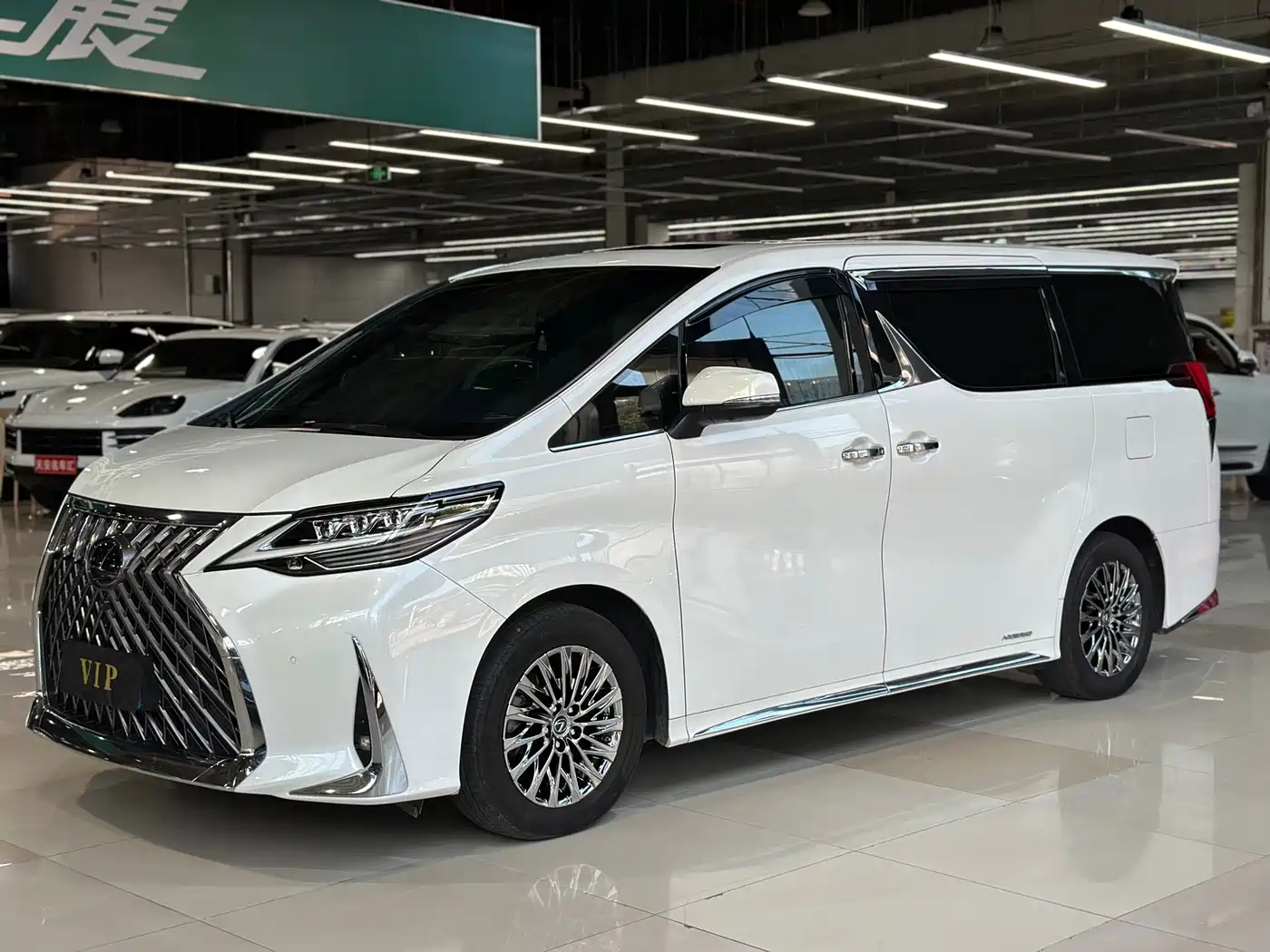 Lexus LM 2021 2020 300h Seven-Seater Elegance Edition