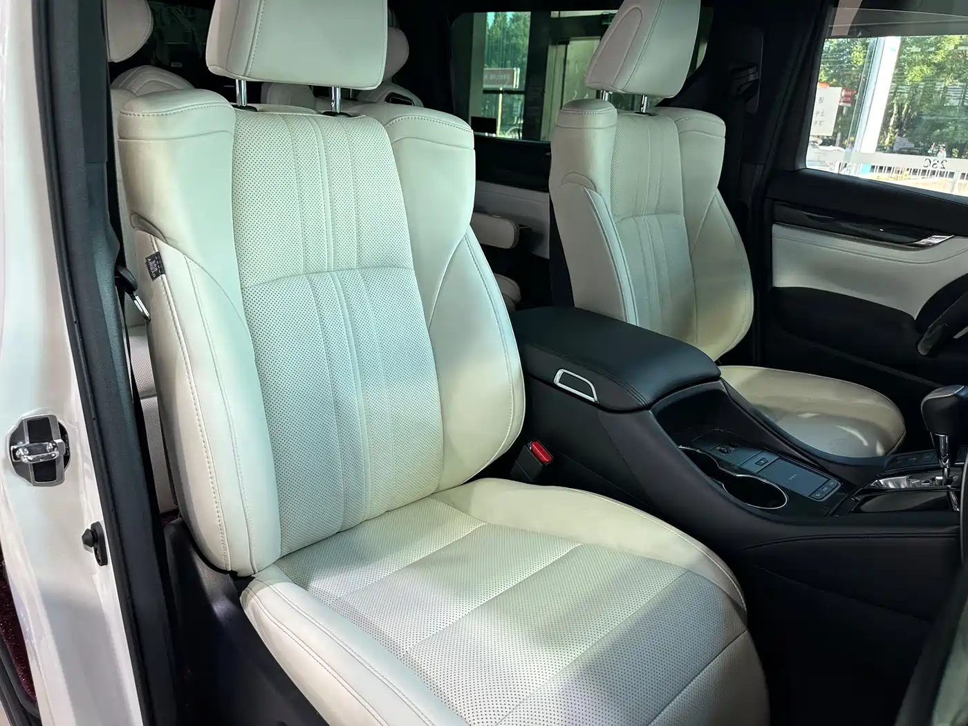 Lexus LM 2021 2020 300h Seven-Seater Elegance Edition