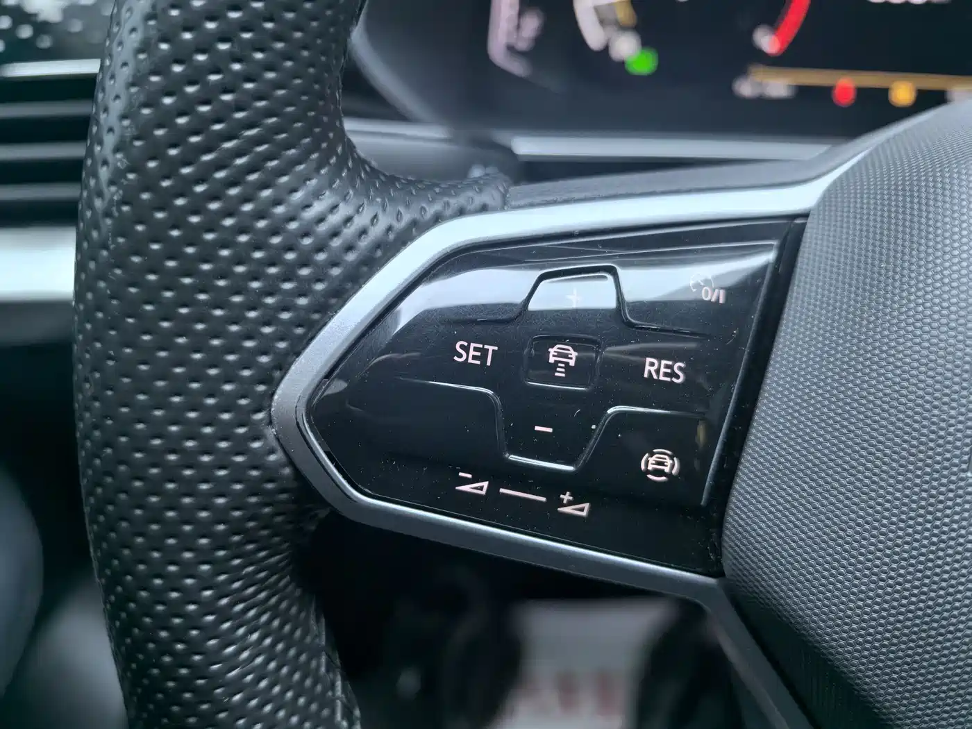 Volkswagen Passat 2023 280TSI Starlight Elite Edition фото 7