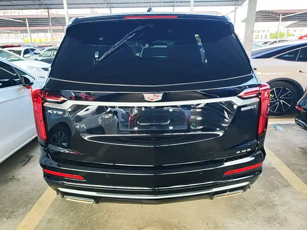 Photo 6 - Cadillac XT6