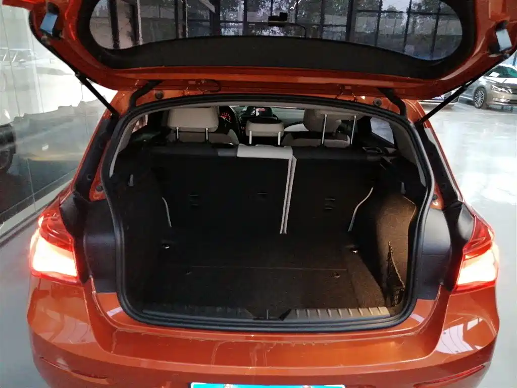 BMW 1 Series (Import) 2016 118i Urban Design Package фото 16