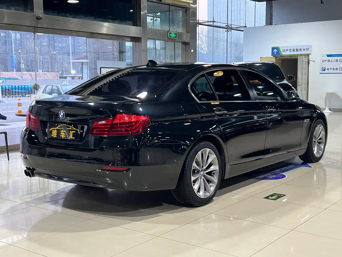 BMW 5 Series 2017 525Li Leading Edition фото 4