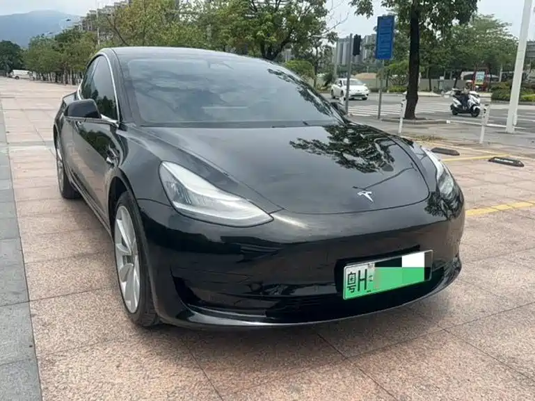 Фото 3 - Tesla Model 3