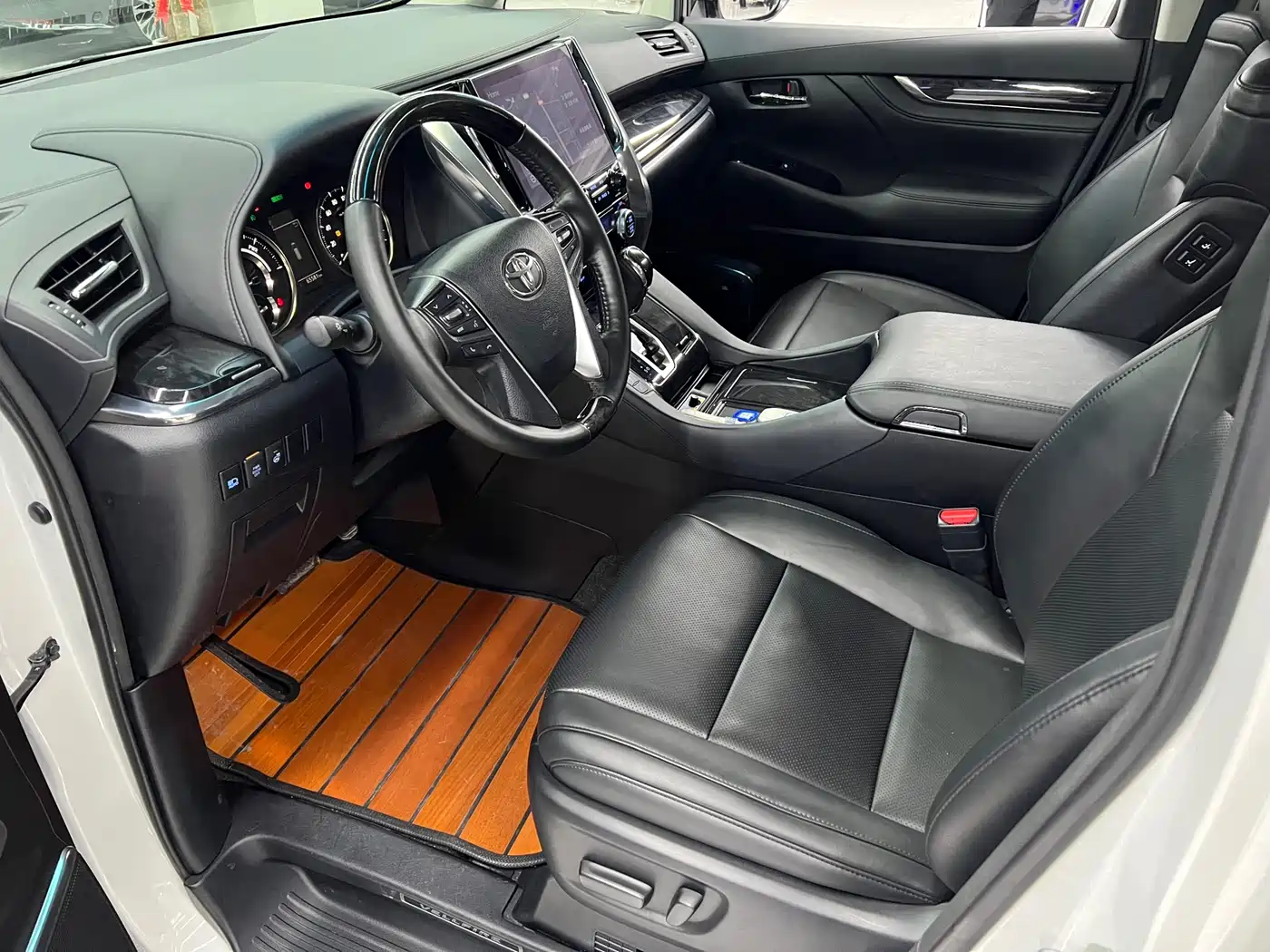 Toyota Vellfire 2021 Crown Hybrid 2.5L HV Luxury Edition фото 18