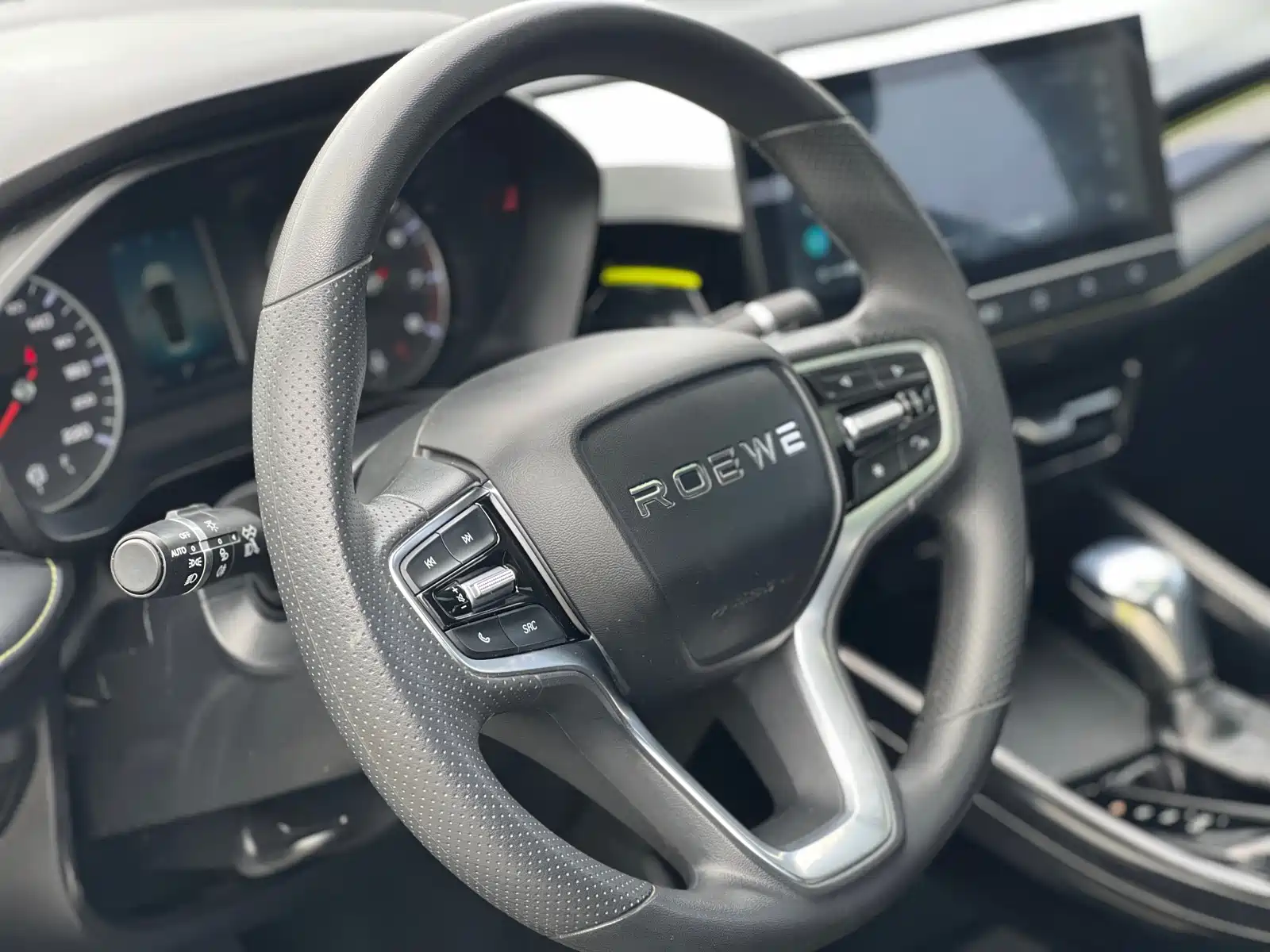 Фото 16 - Roewe i5