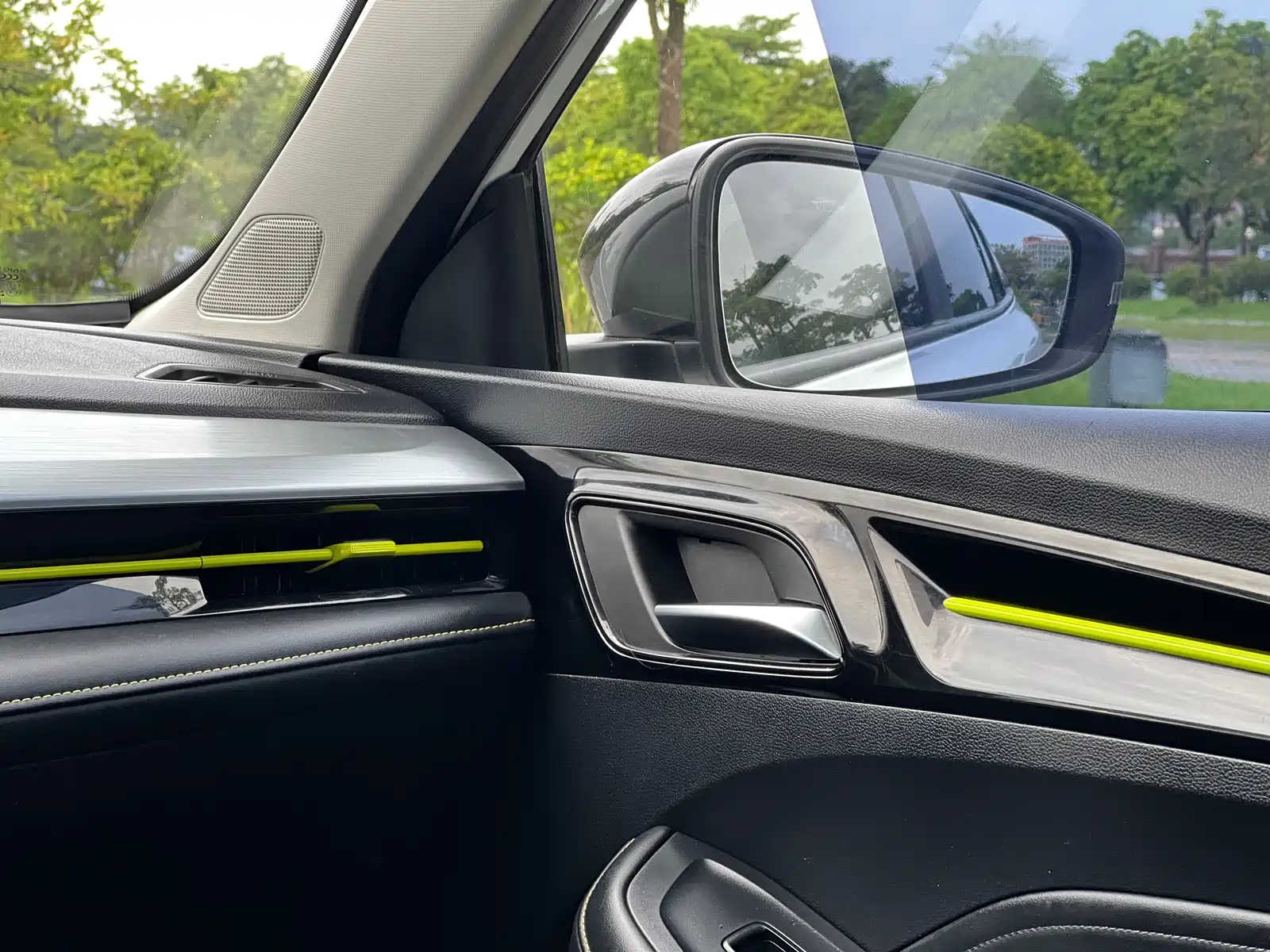Фото 23 - Roewe i5