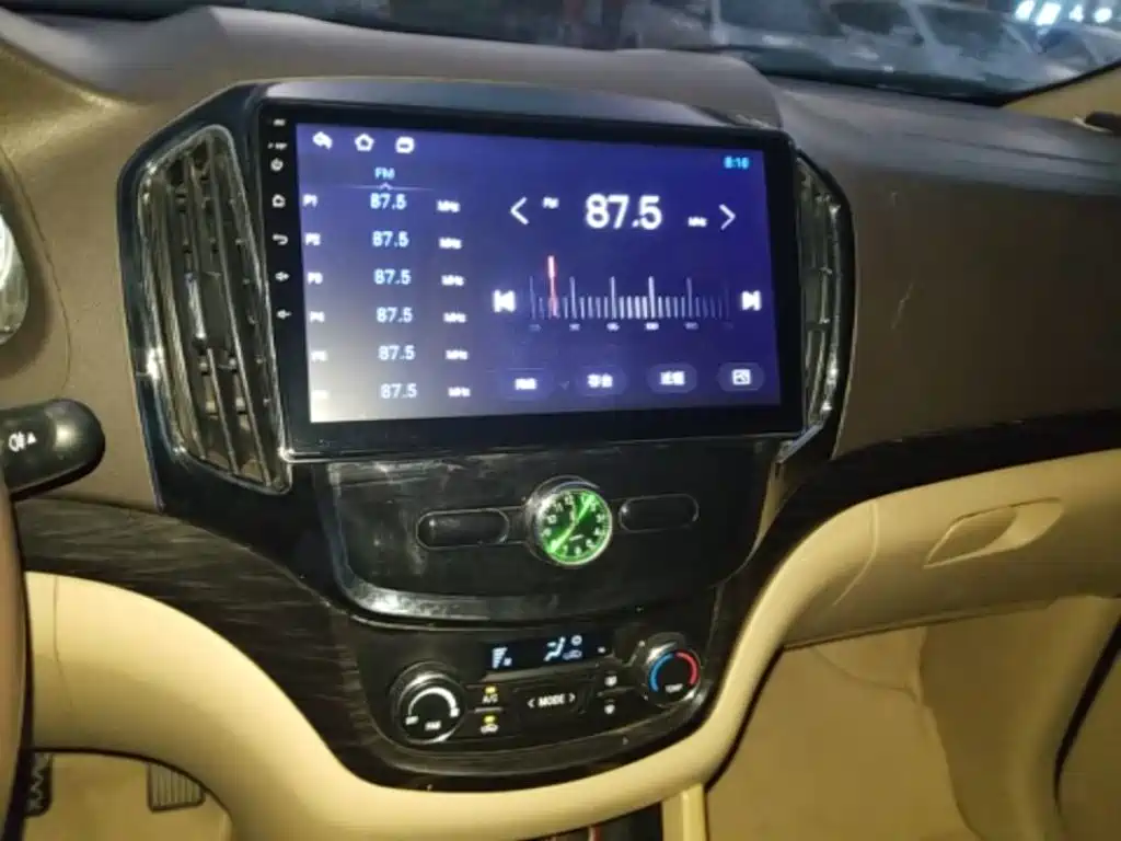 Baojun 730 2015 2014 1.5L Manual Luxury Navigation ESP Edition 7-Seater