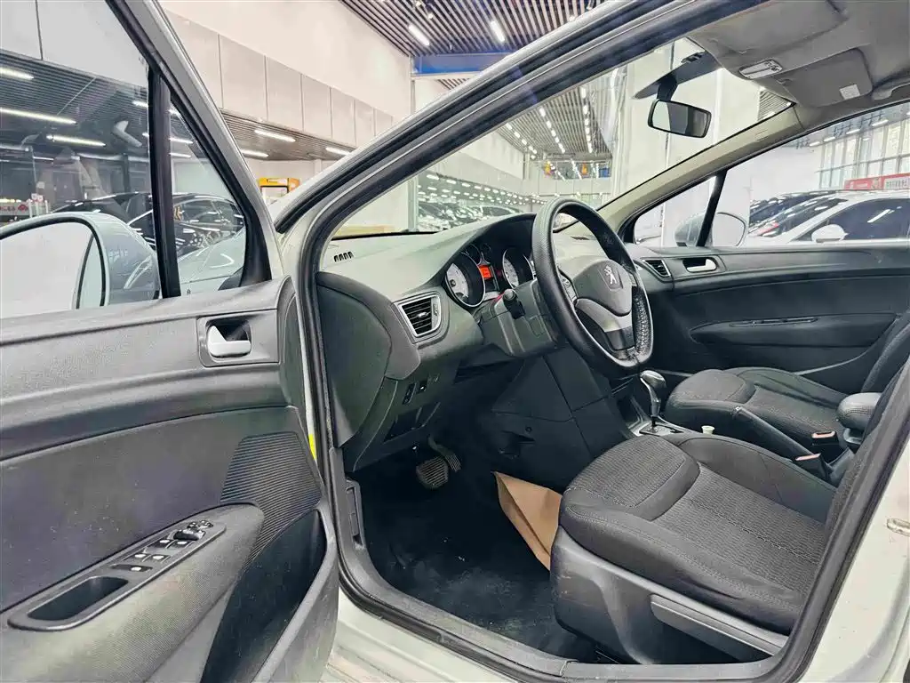 Peugeot 308 2014 2013 Model 1.6L Automatic Superior Style