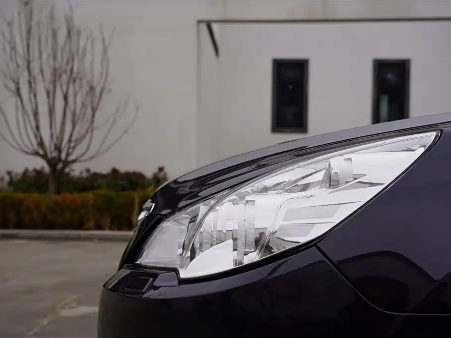 Subaru Legacy 2010 Model 2.0i Luxury фото 9