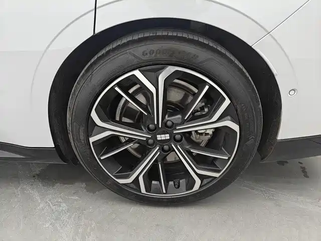 Geely Galaxy Galaxy E8 2025 700km Long Voyage Smart Drive Edition фото 14