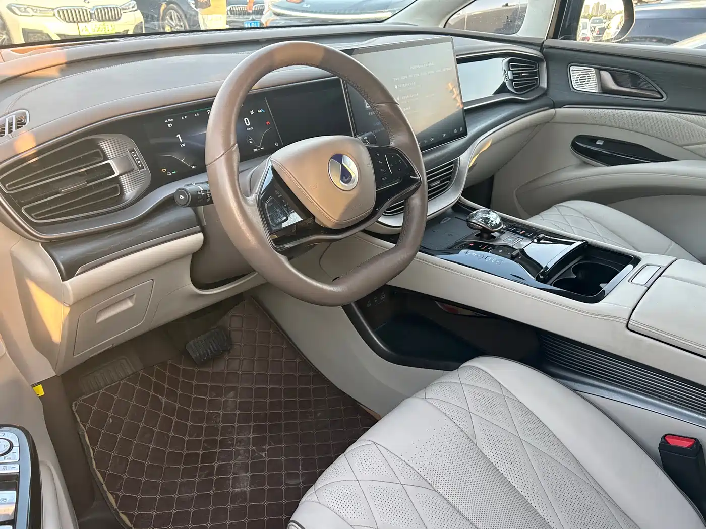 Denza D9 2022 DM-i 970 AWD Flagship фото 6