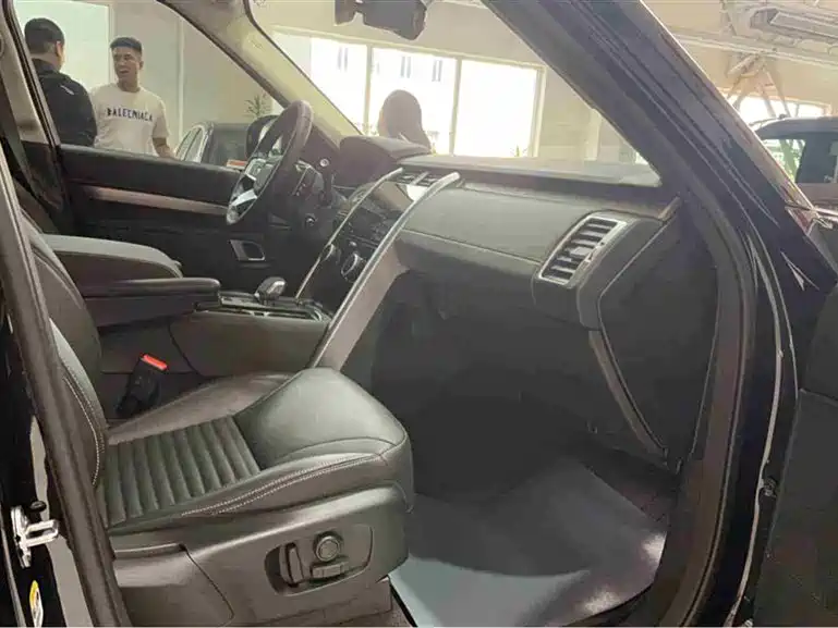 Land Rover Discovery 2024 360PS Dynamic SE фото 4