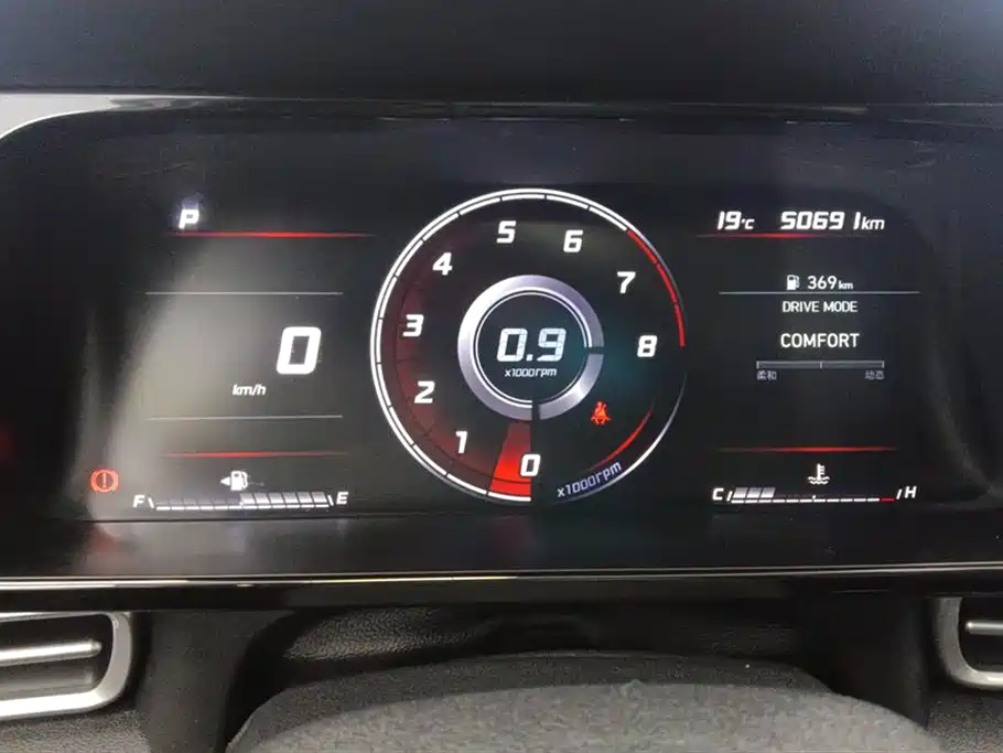 Hyundai Elantra 2021 1.5L CVT GLX Elite Edition фото 14