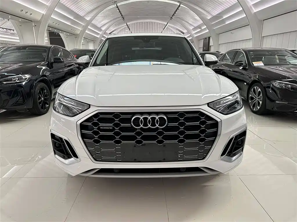 Audi Q5L 2022 40T Luxury Dynamic фото 2