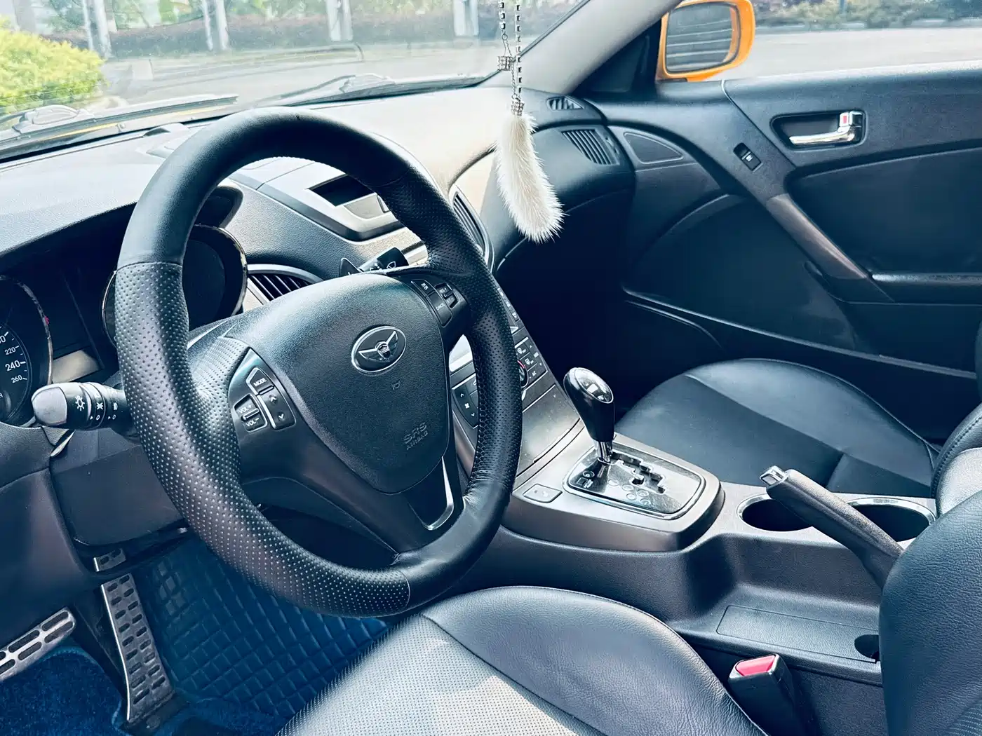 Hyundai Genesis Coupe 2012 2.0T Automatic Luxury Edition фото 13