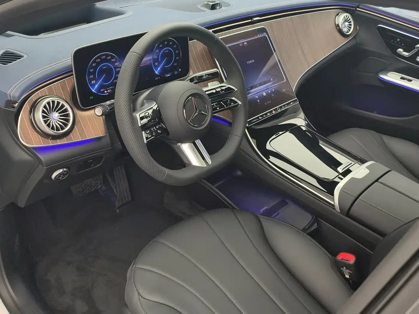 Mercedes-Benz EQE 2025 Model 500 4MATIC Luxury Edition фото 10