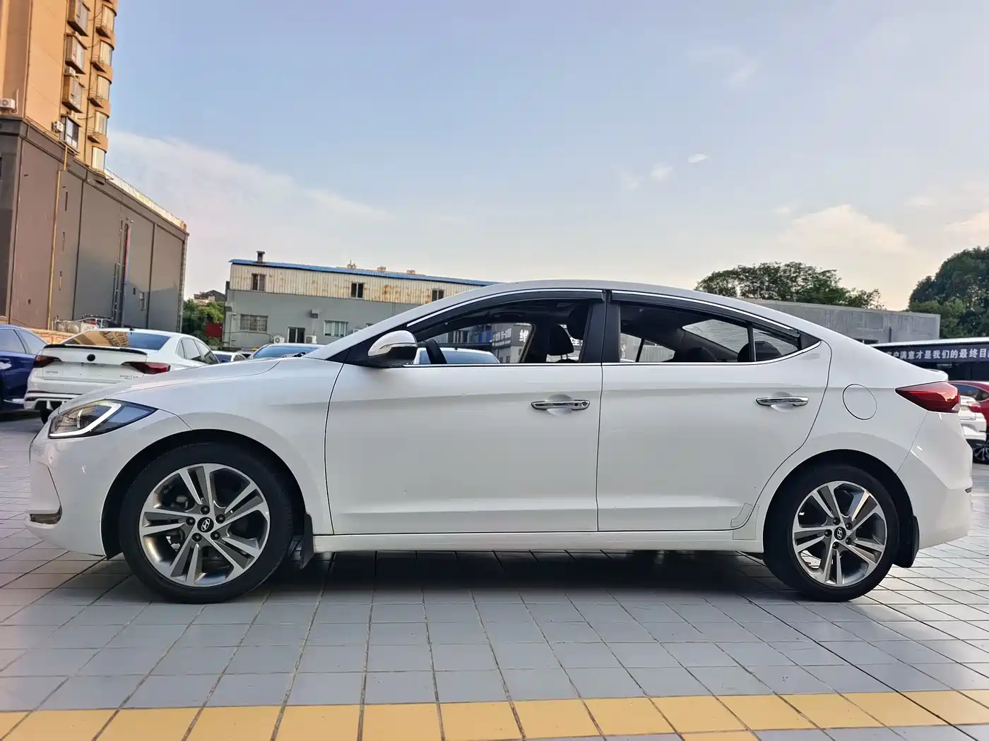 Hyundai Elantra 2016 Model 1.6L Automatic Smart Elite фото 4