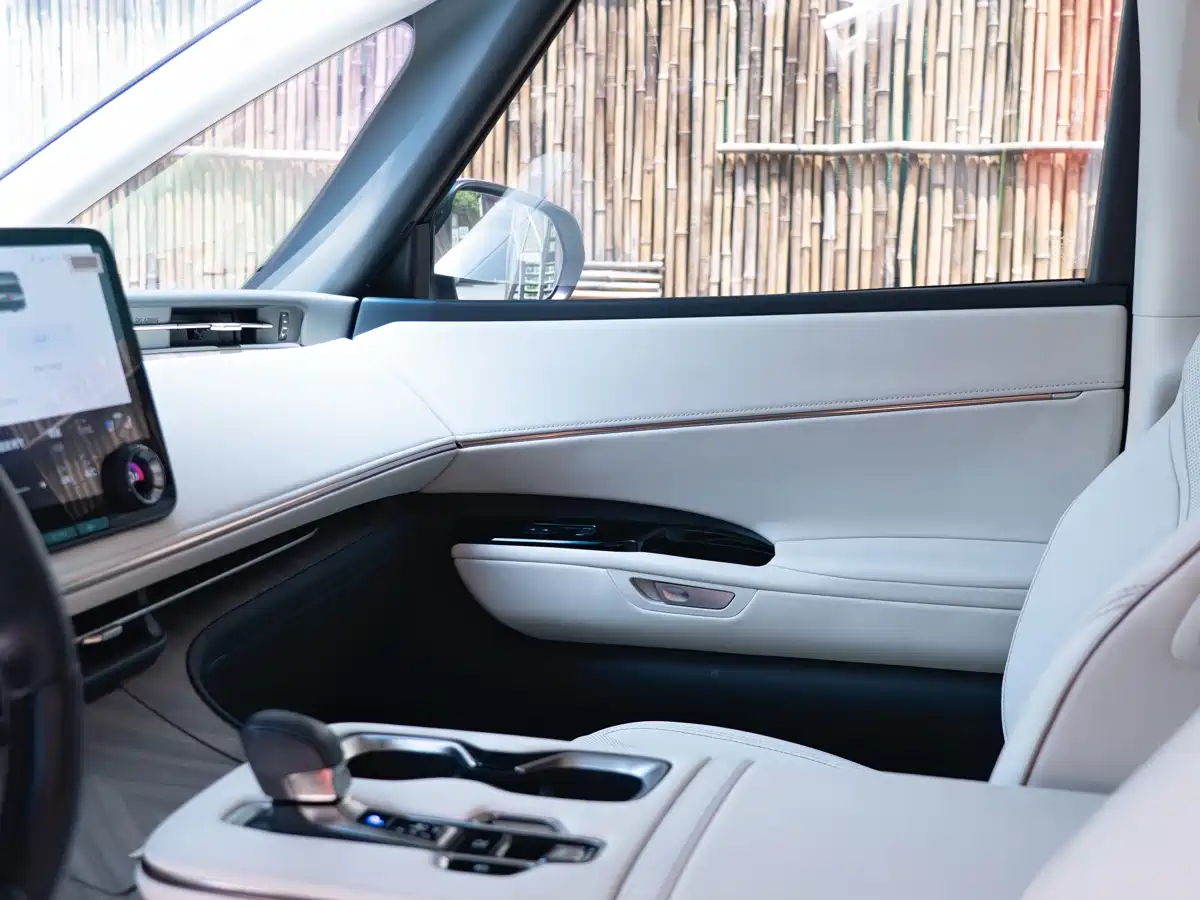 Lexus LM 2023 500h 6-Seater Prestige Edition фото 7