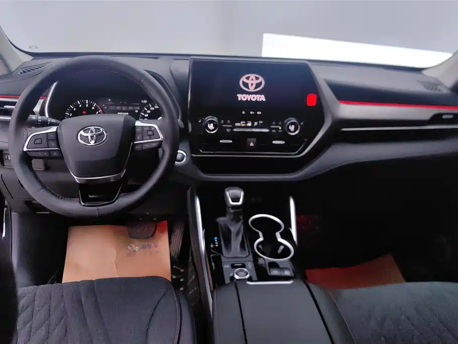 TOYOTA HIGHLANDER