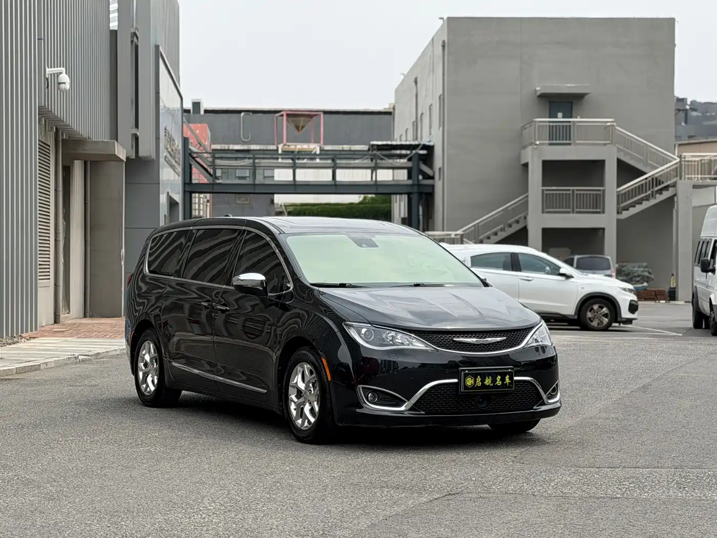 Chrysler Grand Voyager (Import) 2018 2017 3.6L Premium Edition