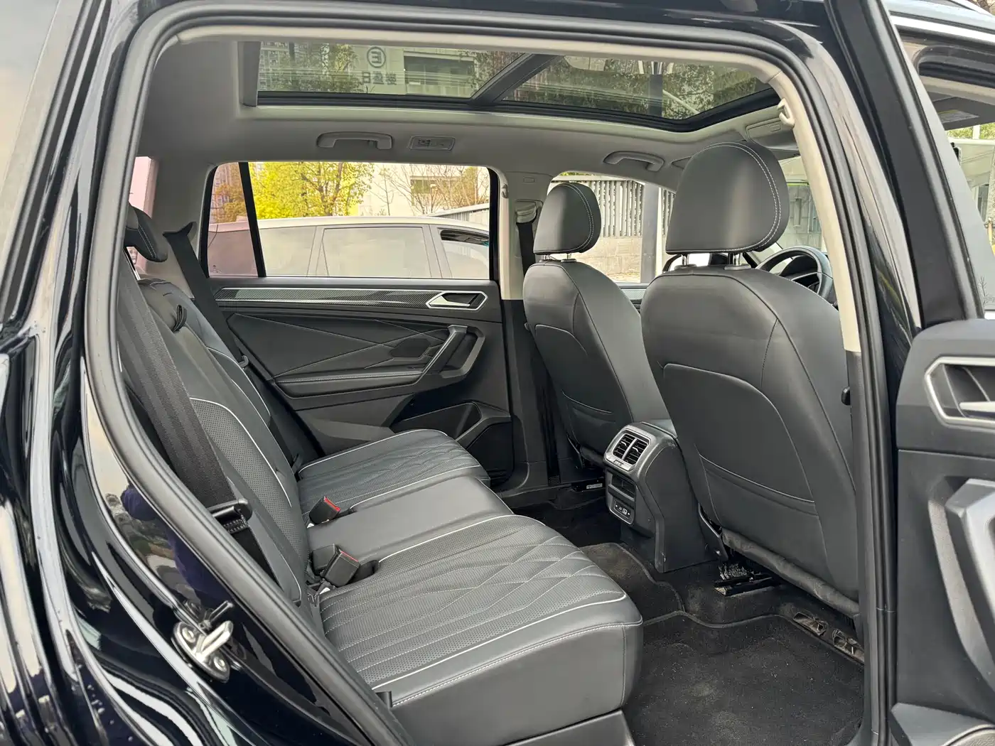 Volkswagen Tiguan L 2024 330TSI Automatic 2WD R-Line Premium Enjoyment Edition фото 12