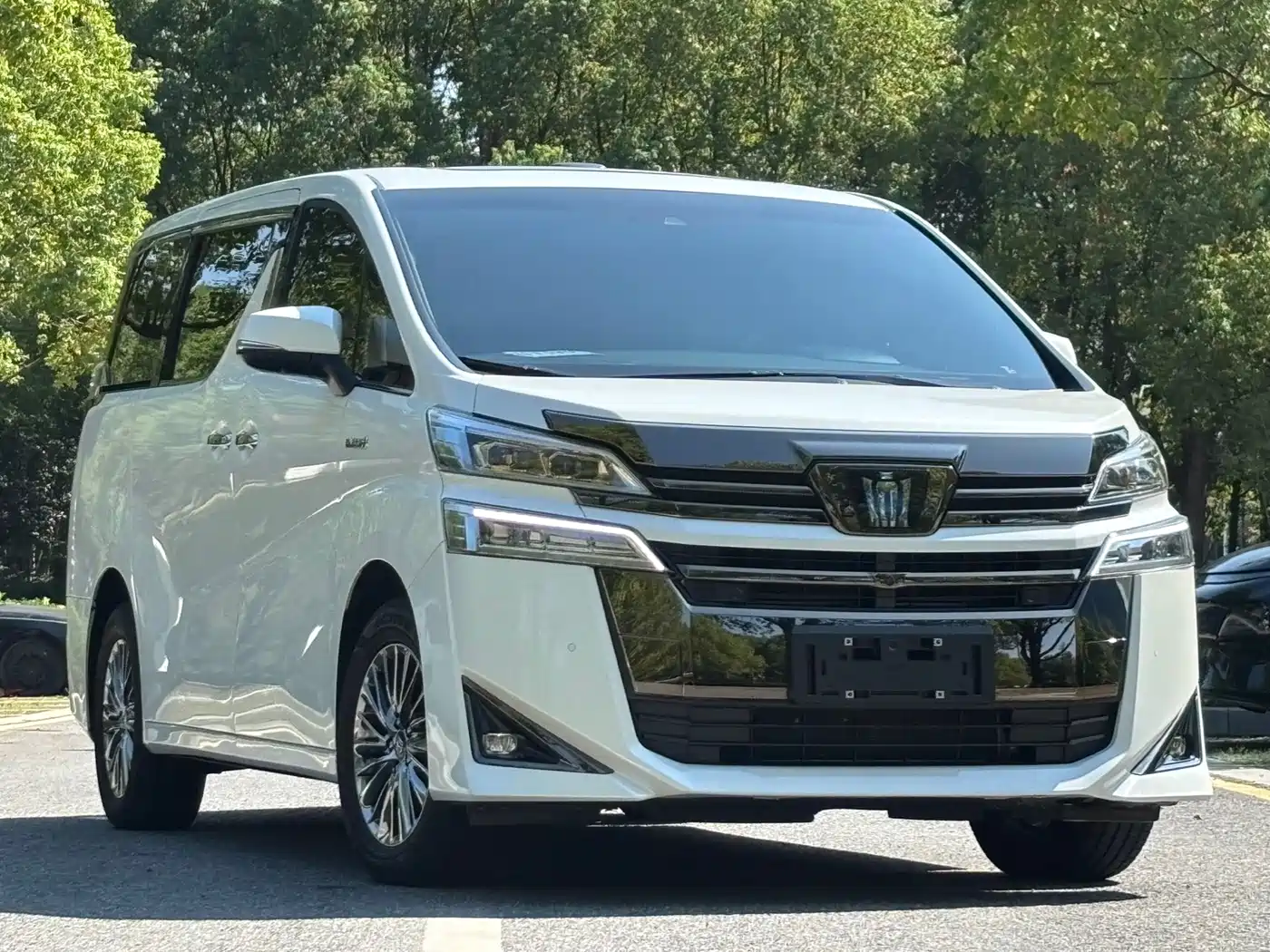 Toyota Vellfire 2023 Crown Hybrid 2.5L HV Premium фото 3
