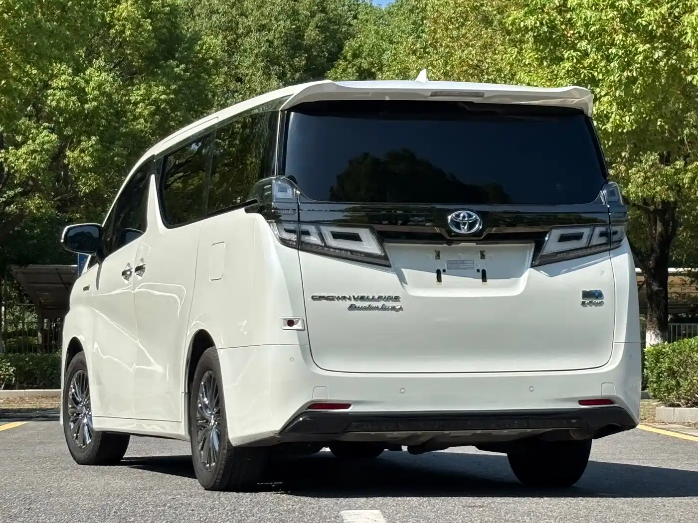 Toyota Vellfire 2023 Crown Hybrid 2.5L HV Premium фото 4