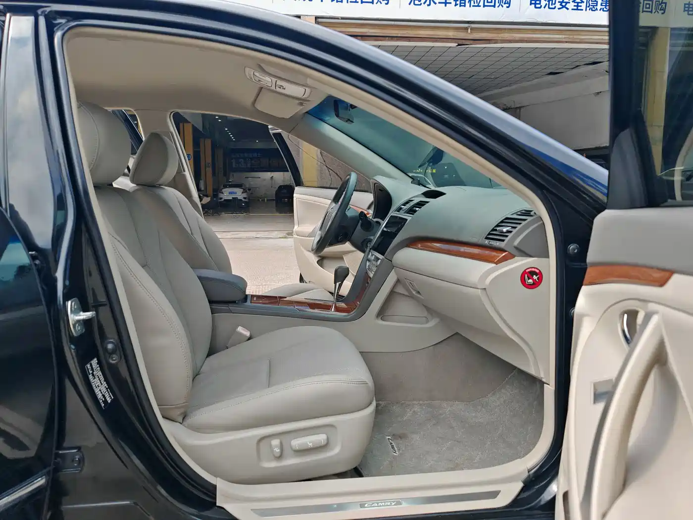 Toyota Camry 2013 200E Classic Elite Edition фото 7
