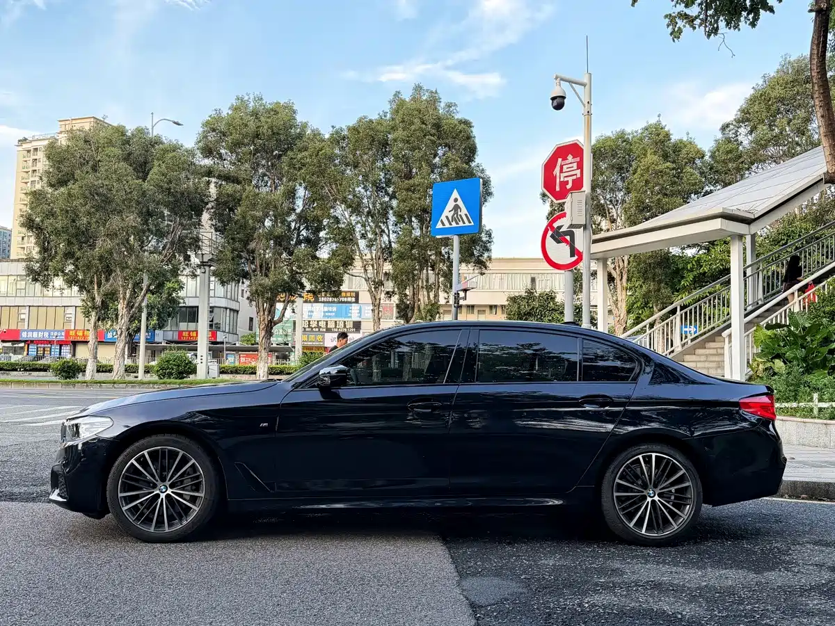 Photo 4 - BMW 5 Series