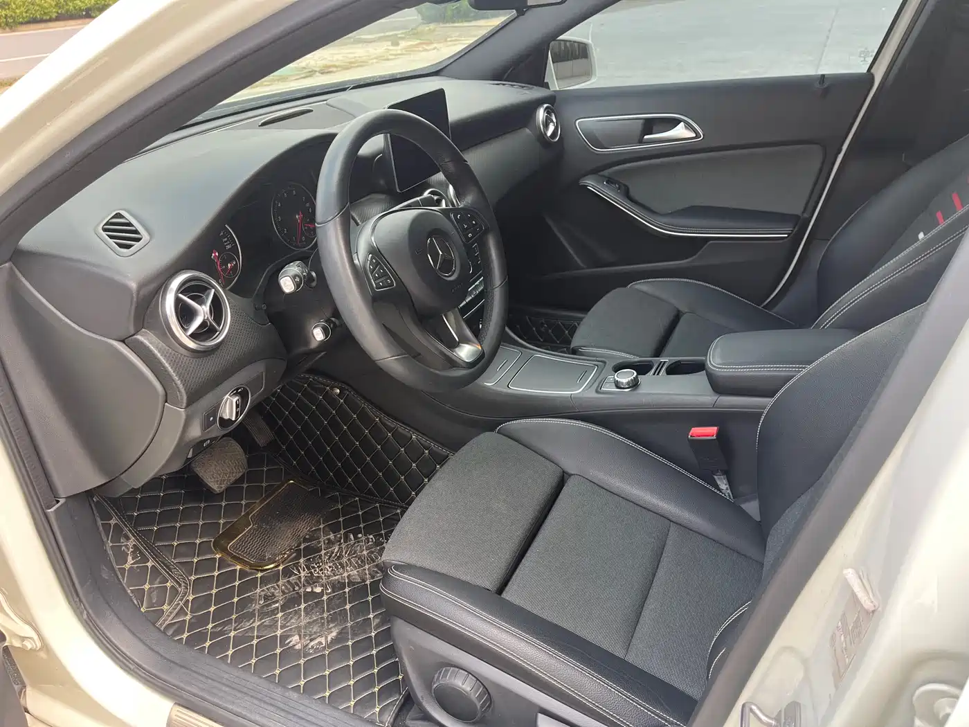 Mercedes-Benz A-Class (Import) 2018 A 200 Sport фото 4