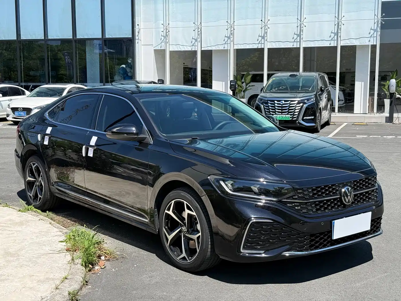 Volkswagen Passat 2024 380TSI Starlight Luxury Edition фото 7