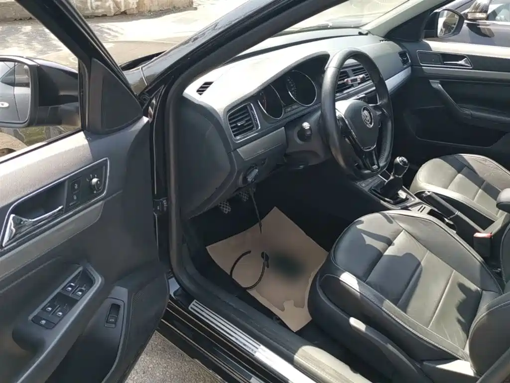 Volkswagen Lavida 2015 1.6L Manual Comfort Edition фото 16