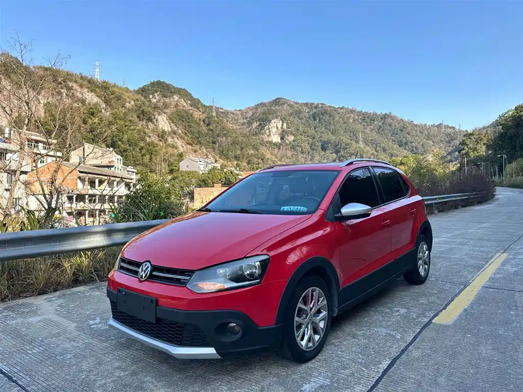 Volkswagen Polo 2016 1.6L Cross Polo Automatic