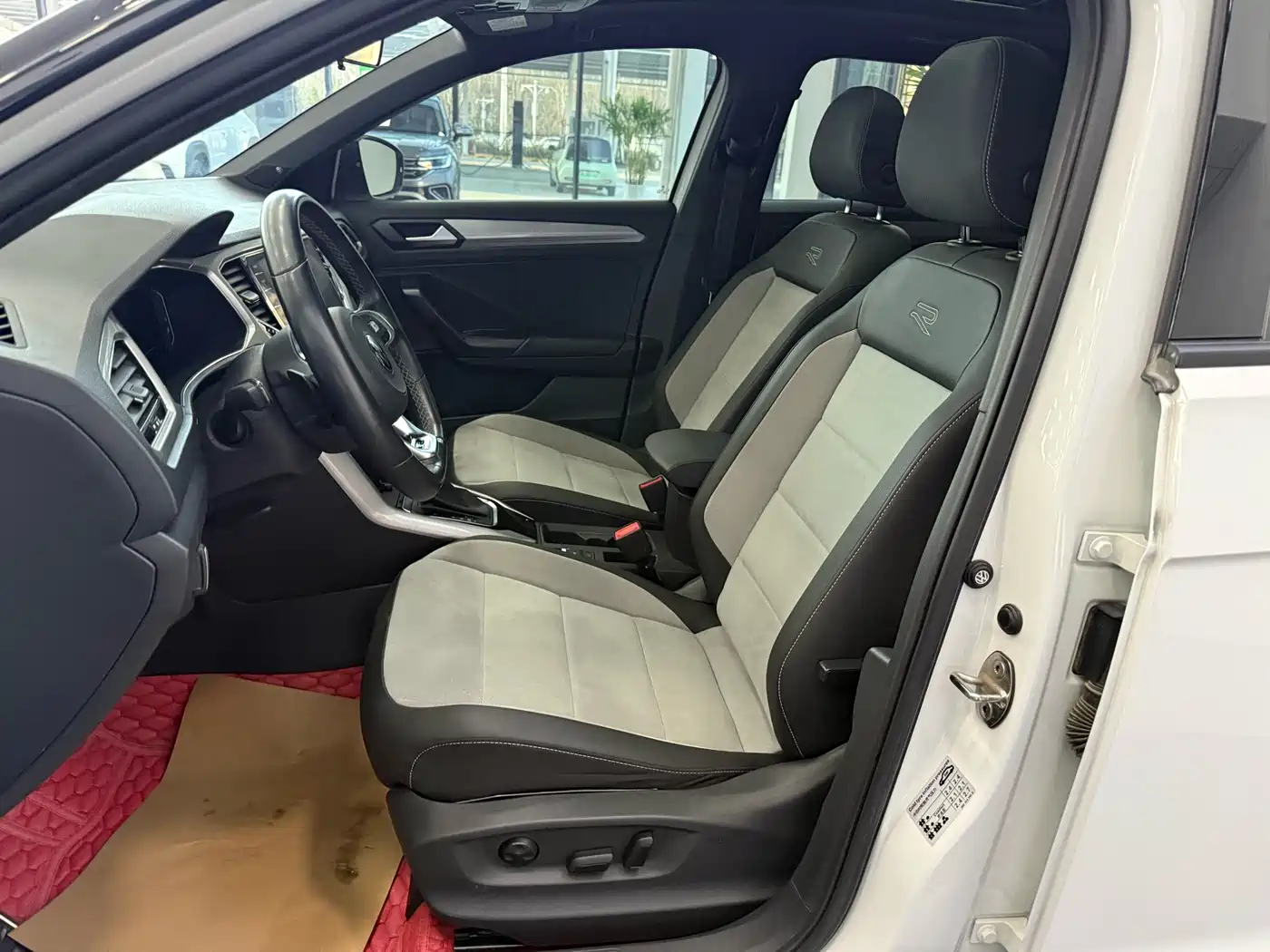 VOLKSWAGEN T ROC EXPLORING SONGS