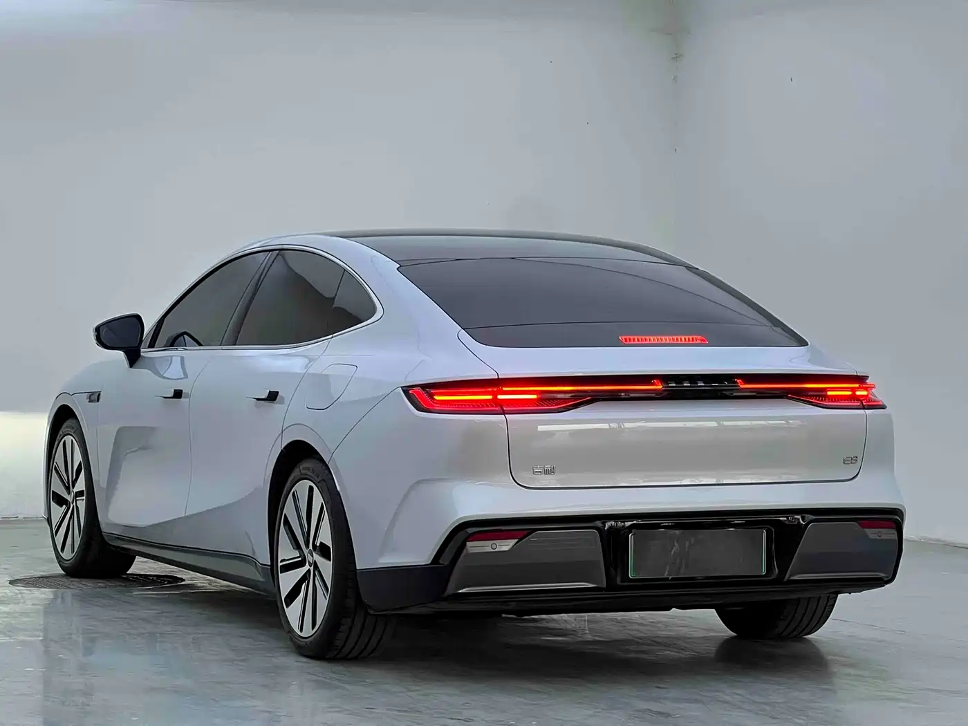 Geely Galaxy Galaxy E8 2024 665km RWD Starship Voyager Edition фото 7