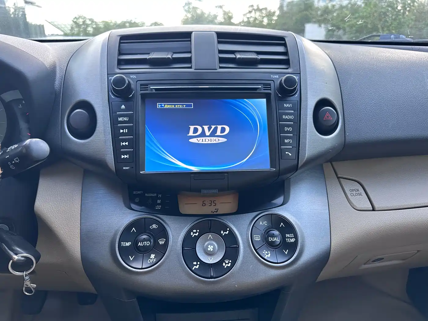 Toyota RAV4 Rongfang 2011 2.0L Manual Luxury Edition фото 14