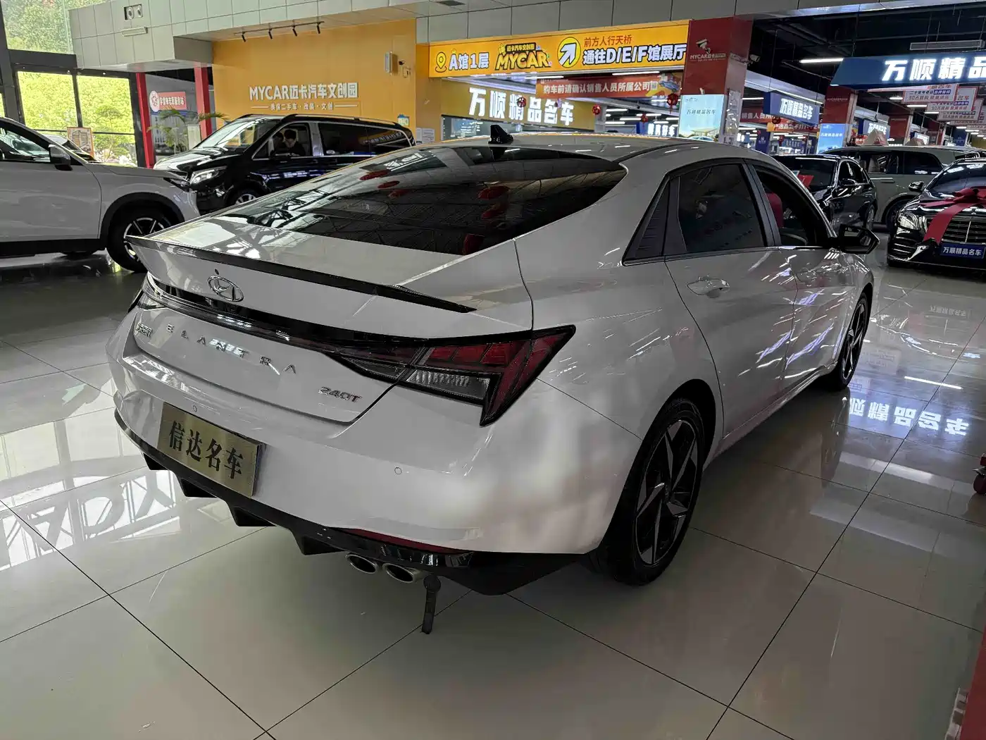 Hyundai Elantra 2022 240TGDi DCT LUX Premium Edition фото 17