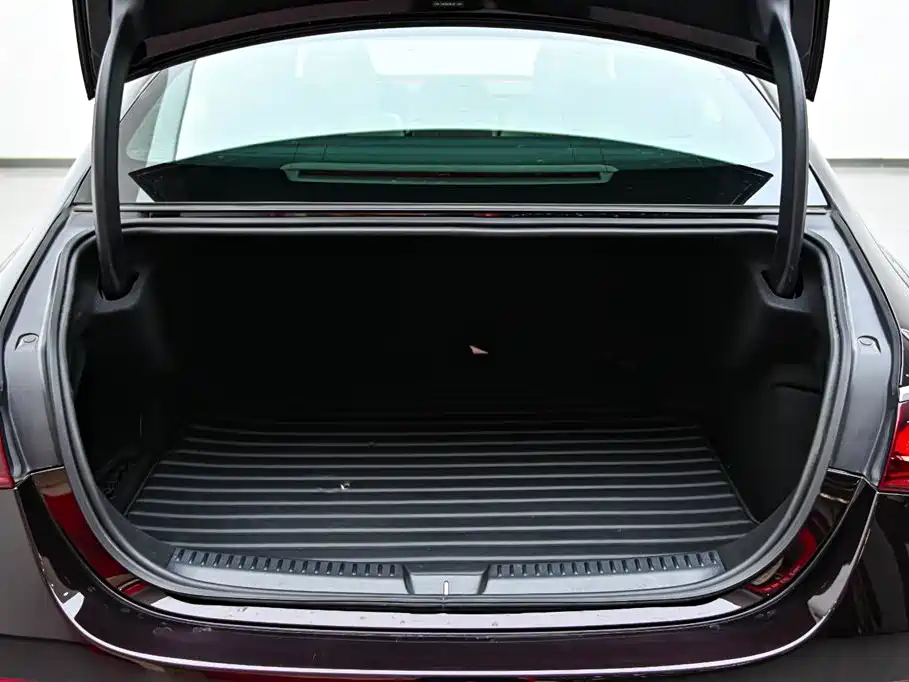 Mercedes-Benz E-Class 2024 Model E 300 L Luxury фото 35