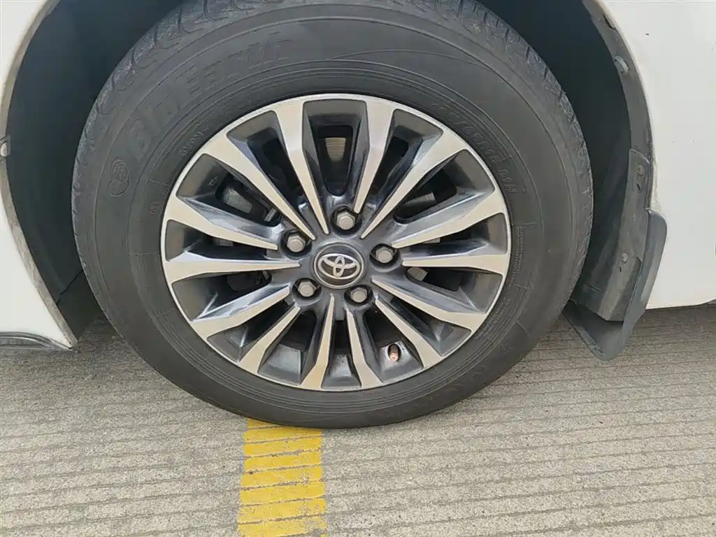 Toyota Corolla 2017 Facelift 1.2T S-CVT GL-i фото 23