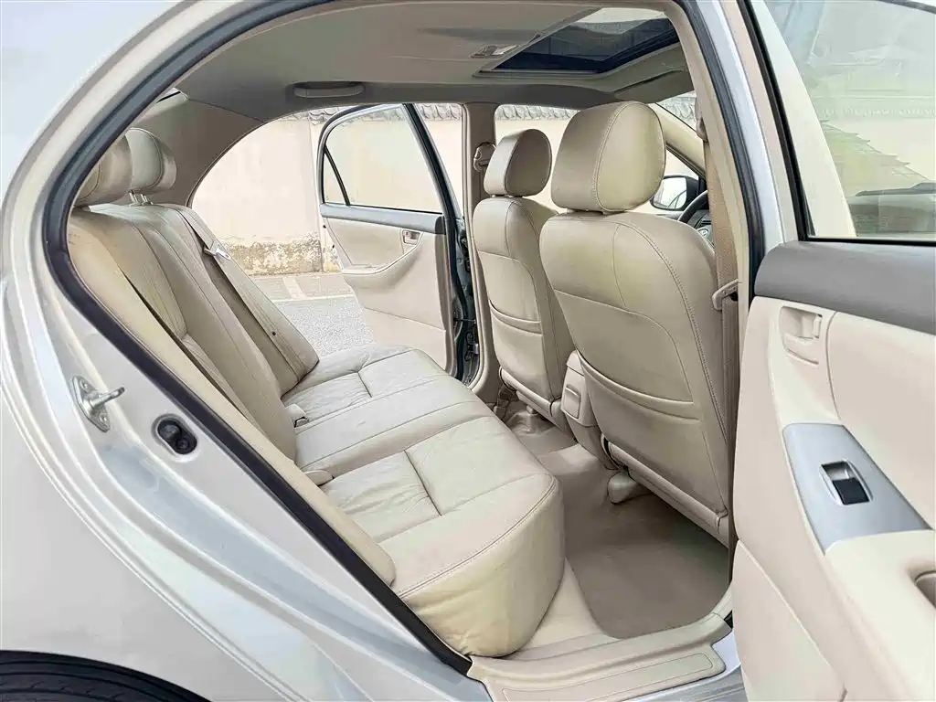 Toyota Corolla 2011 1.6L Automatic Luxury Edition фото 7