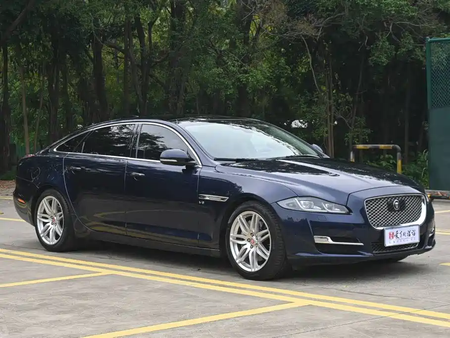 JAGUAR XJ