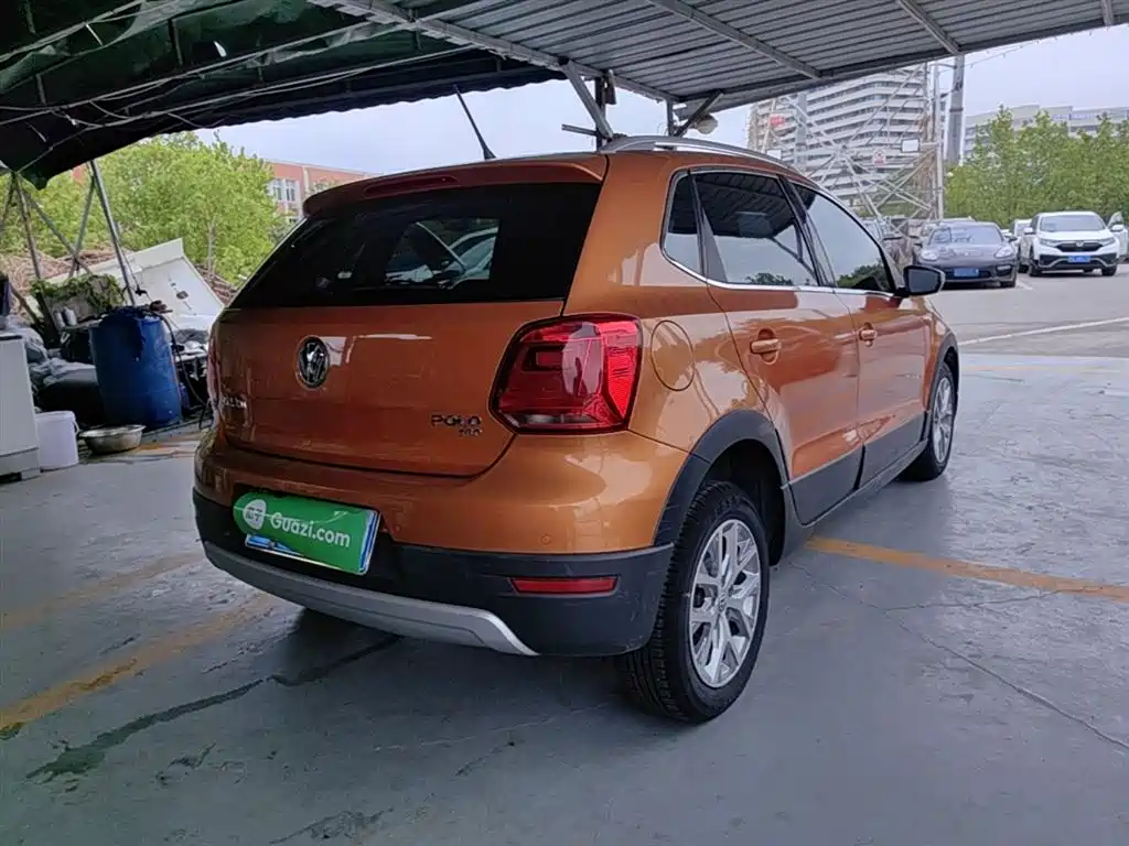 Volkswagen Polo 2016 1.6L Cross Polo Automatic фото 7